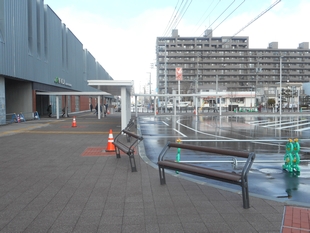 野幌駅南口広場・駅舎側出入口