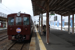 深川駅停車中