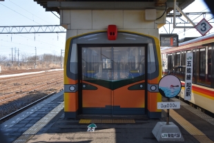 東能代駅・ホーム待合室