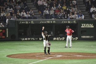 声援に応える清水選手