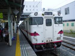 キハ４０　５５５（八戸駅）