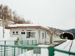 楓駅・駅舎