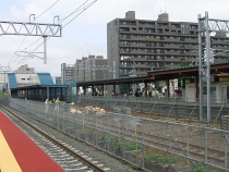 旧・仮下り線ホーム撤去作業現場(2008.7.19)