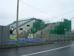 野幌駅・仮設人道橋(2009.06.07)
