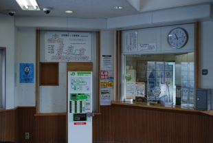 室蘭本線・鷲別駅 駅舎内